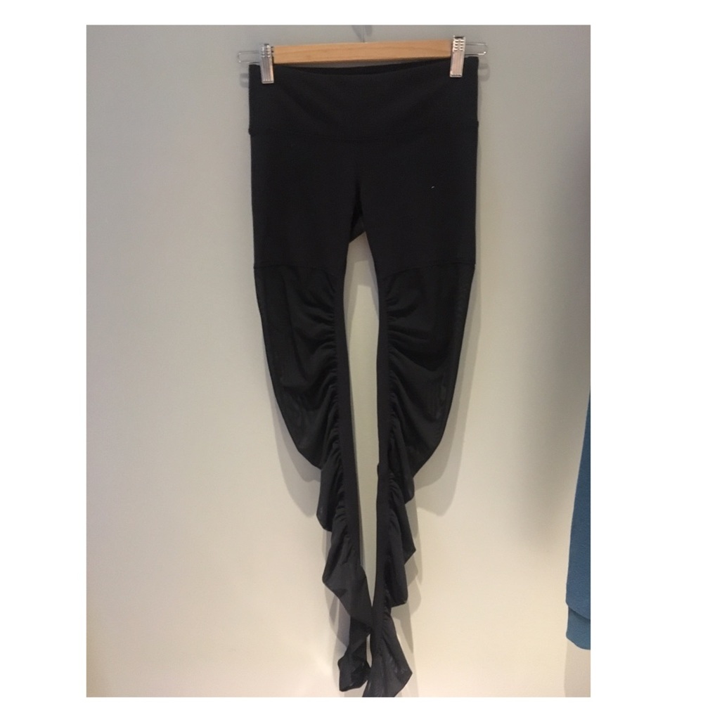 Alo Yoga legging.